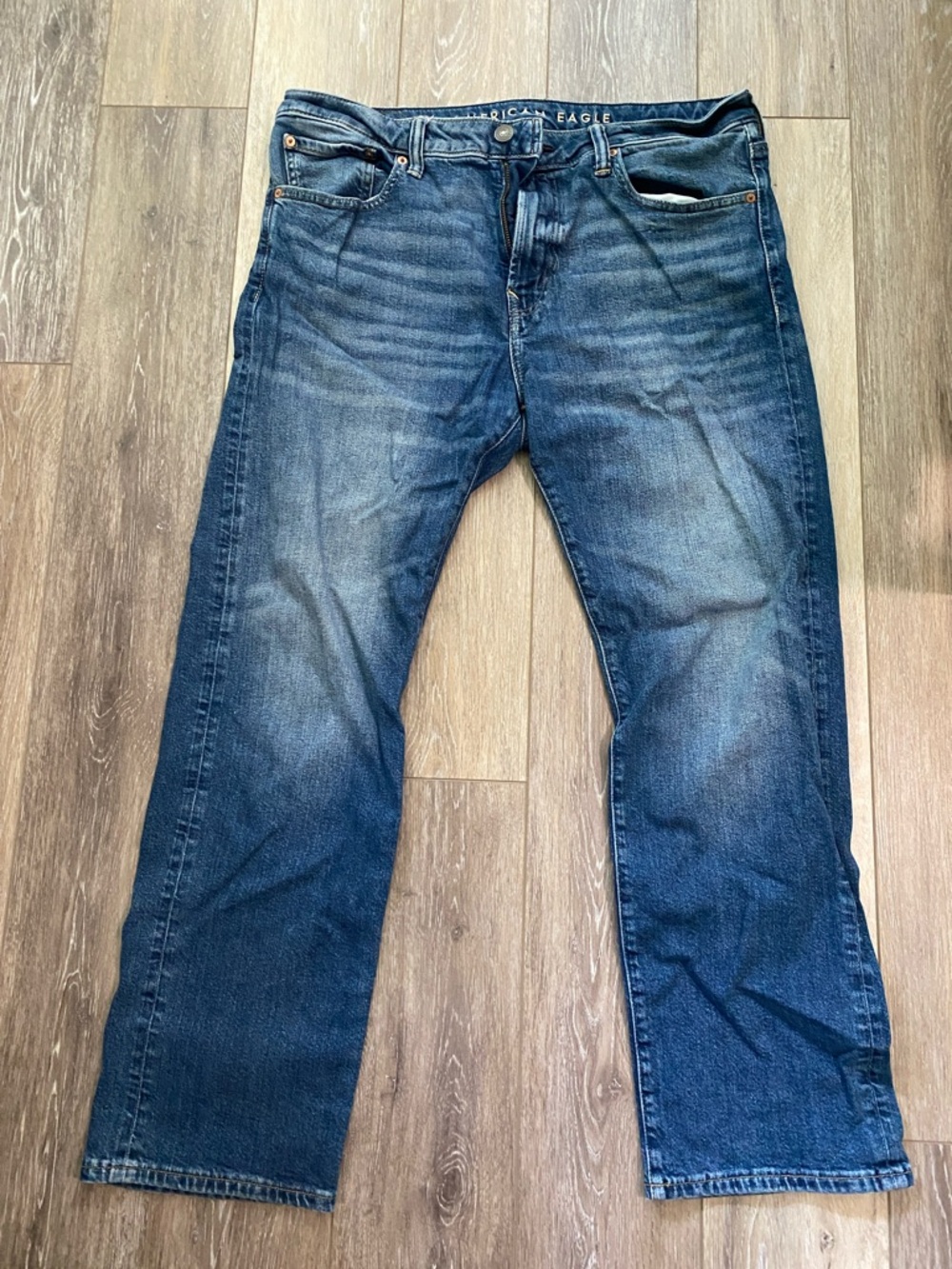American Eagle Outfitters Men’s Blue Relaxed Straight-Leg Jeans